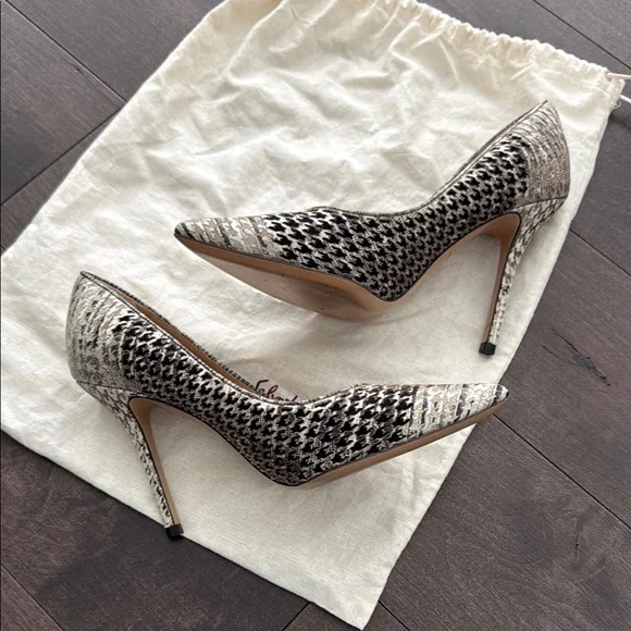 Salvatore Ferragamo Leather Printed Pumps